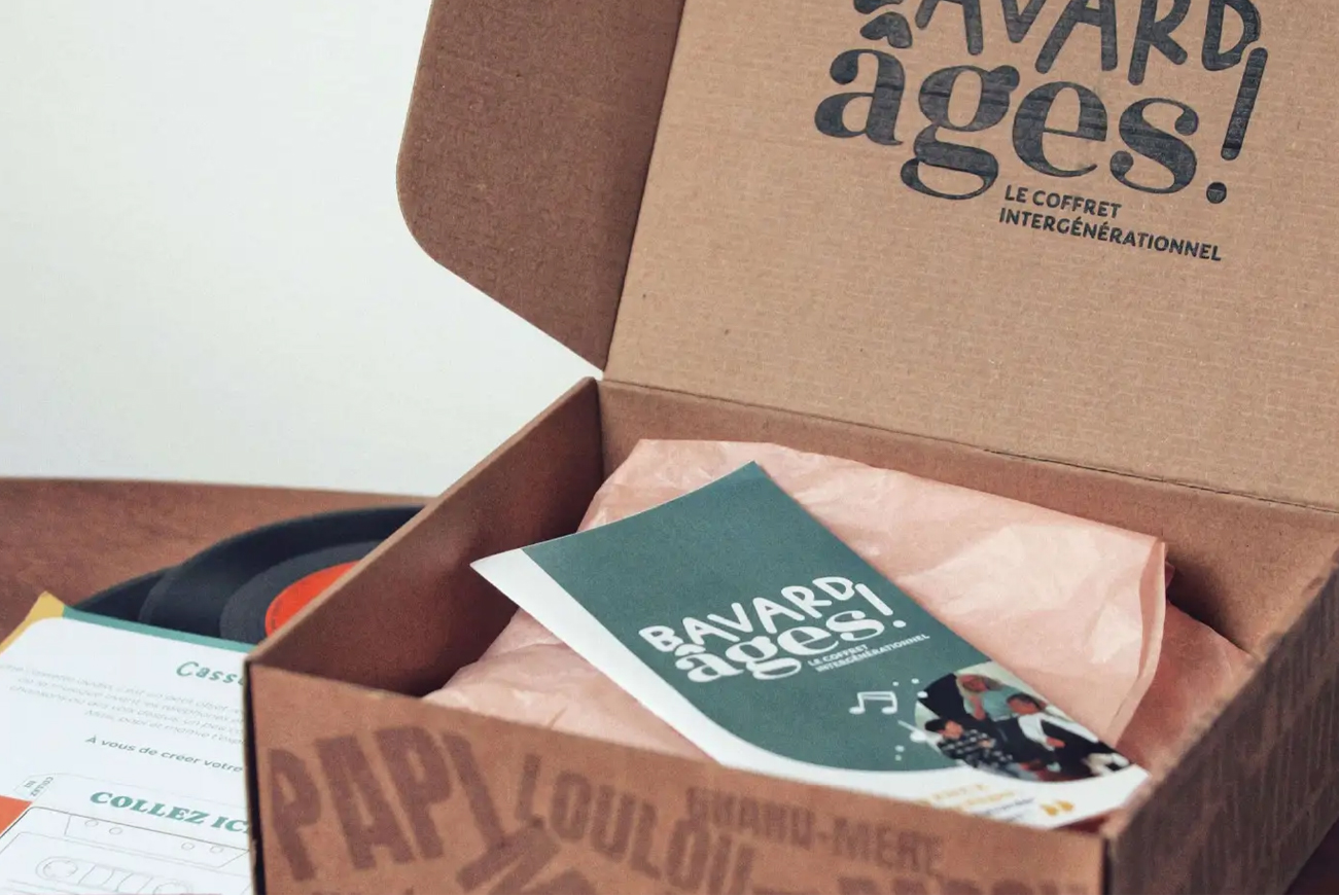 logo pour un coffret intergénérationnel Bavardâges dans la Loire