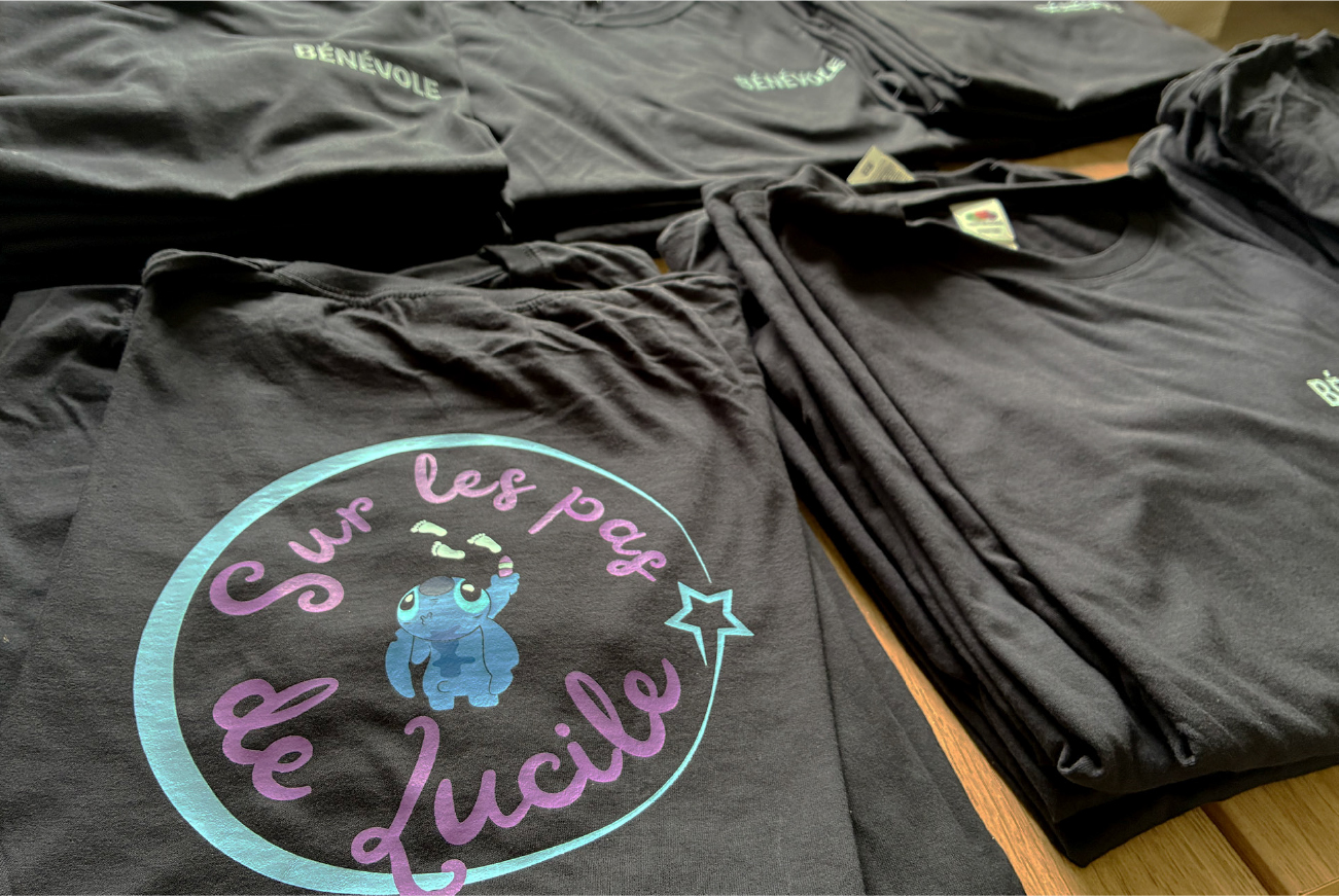 flocage des tee-shirts bénévoles pour une association caritative Sur les pas de Lucile dans le Morbihan