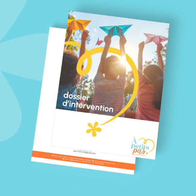 couverture de la brochure de présentation pour des ateliers d'éveil corporel et sensoriel À petits pas dans le Finistère