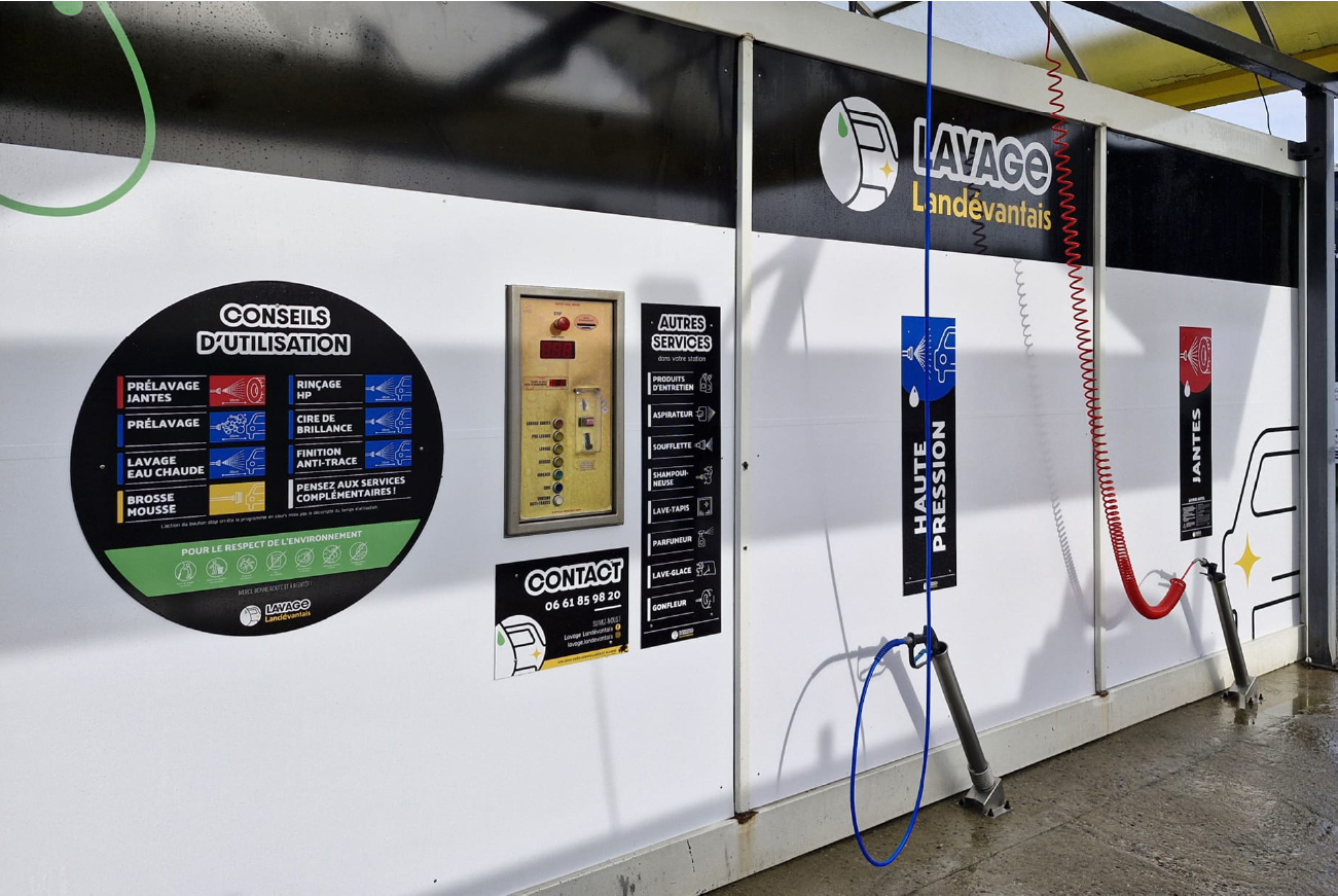 signalétique pour une station de lavage Lavage Landévantais et Lavage Lochristois dans le Morbihan