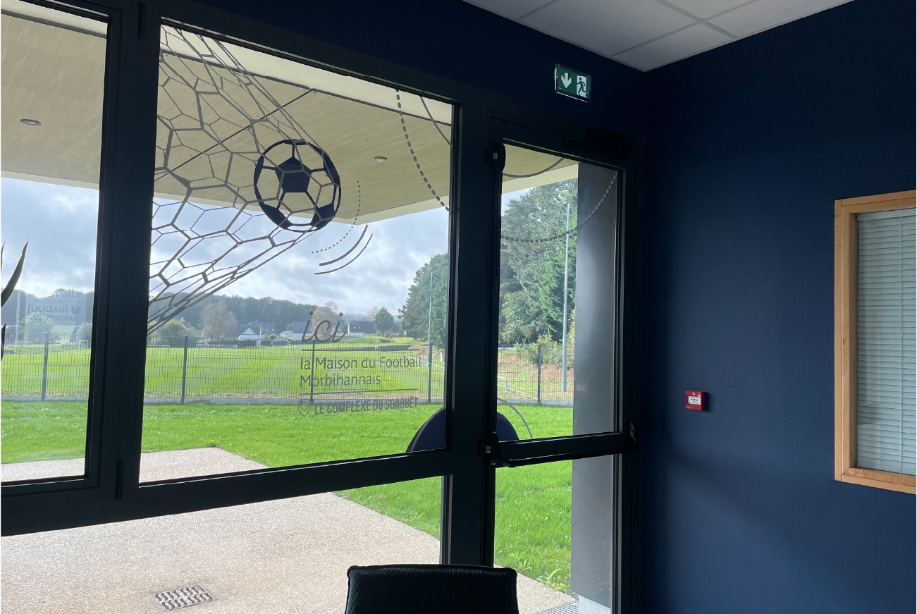 vitrophanie pour les locaux du District de football du Morbihan